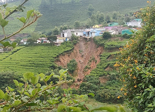 Another landslide close to Emerald town.